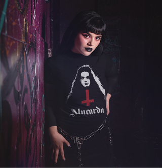 Woman wearing Alucarda t-shirt
