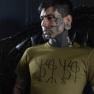 Tattooed man wearing olive green Draumstafir T-Shirt in black print